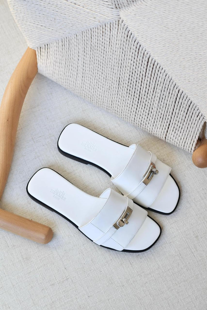 Ladies flats