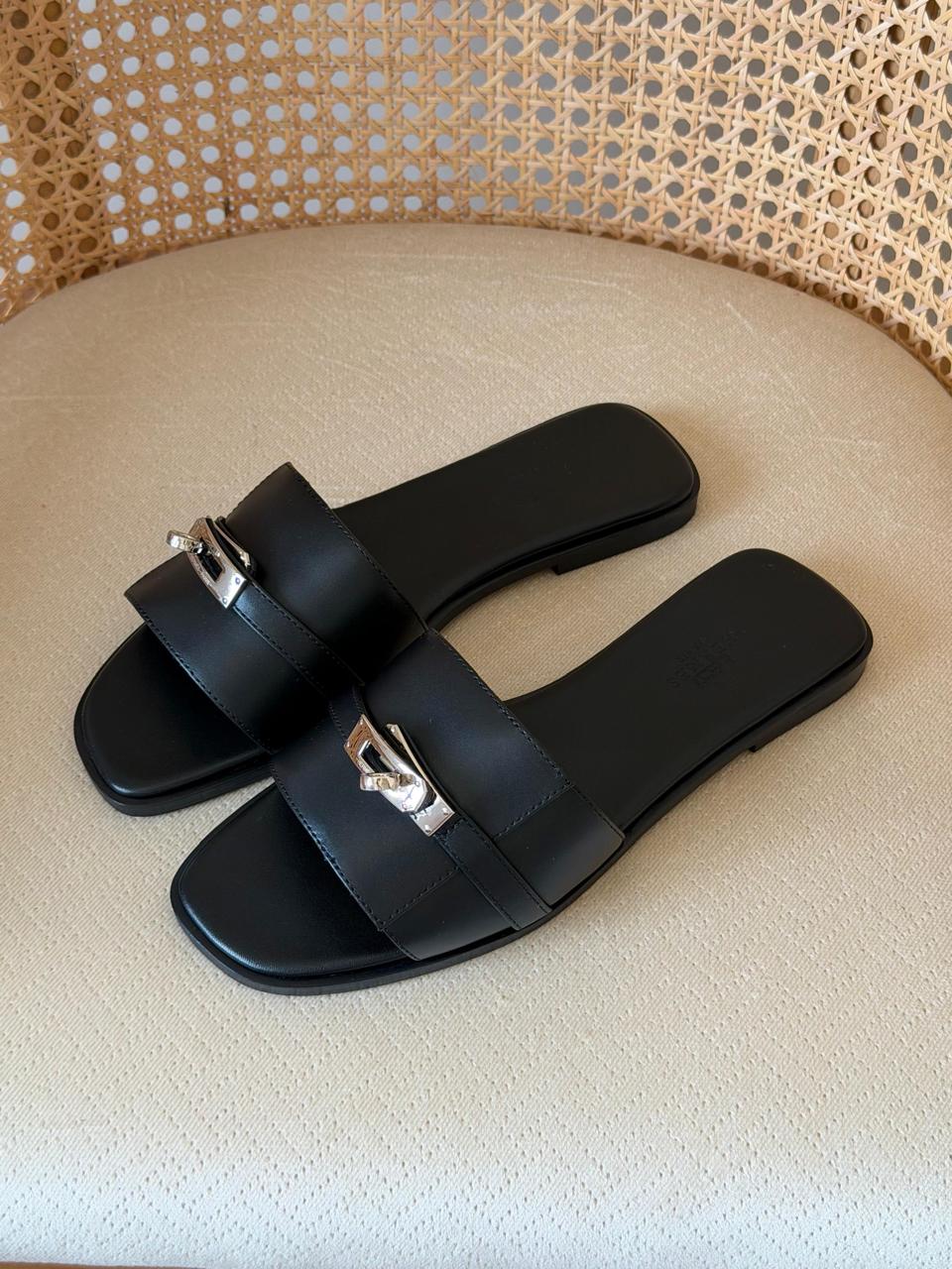 Ladies flats
