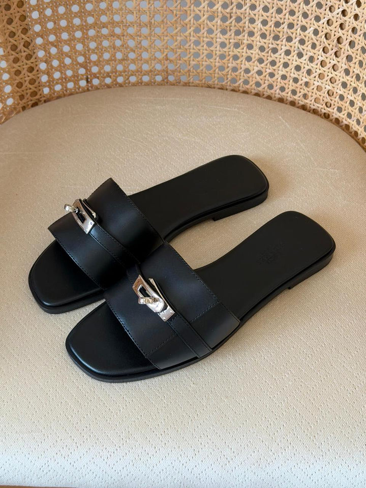 Ladies flats