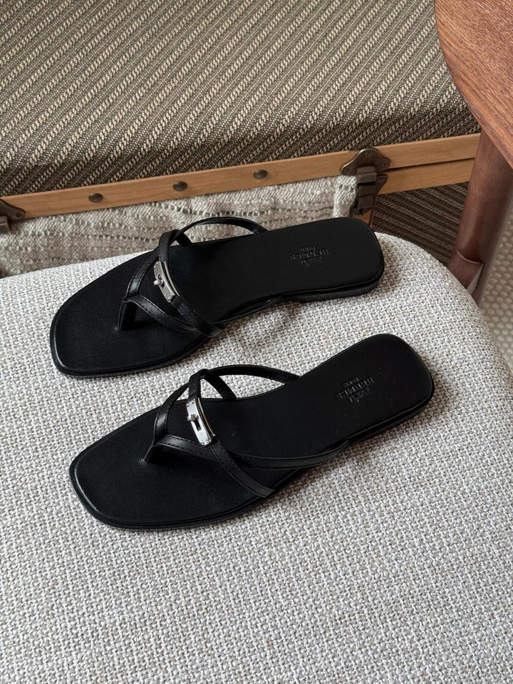 Ladies flats
