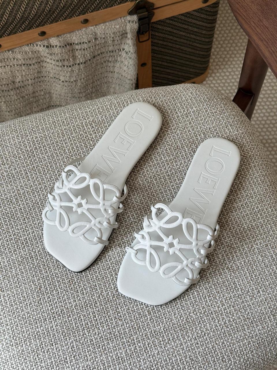 Ladies flats