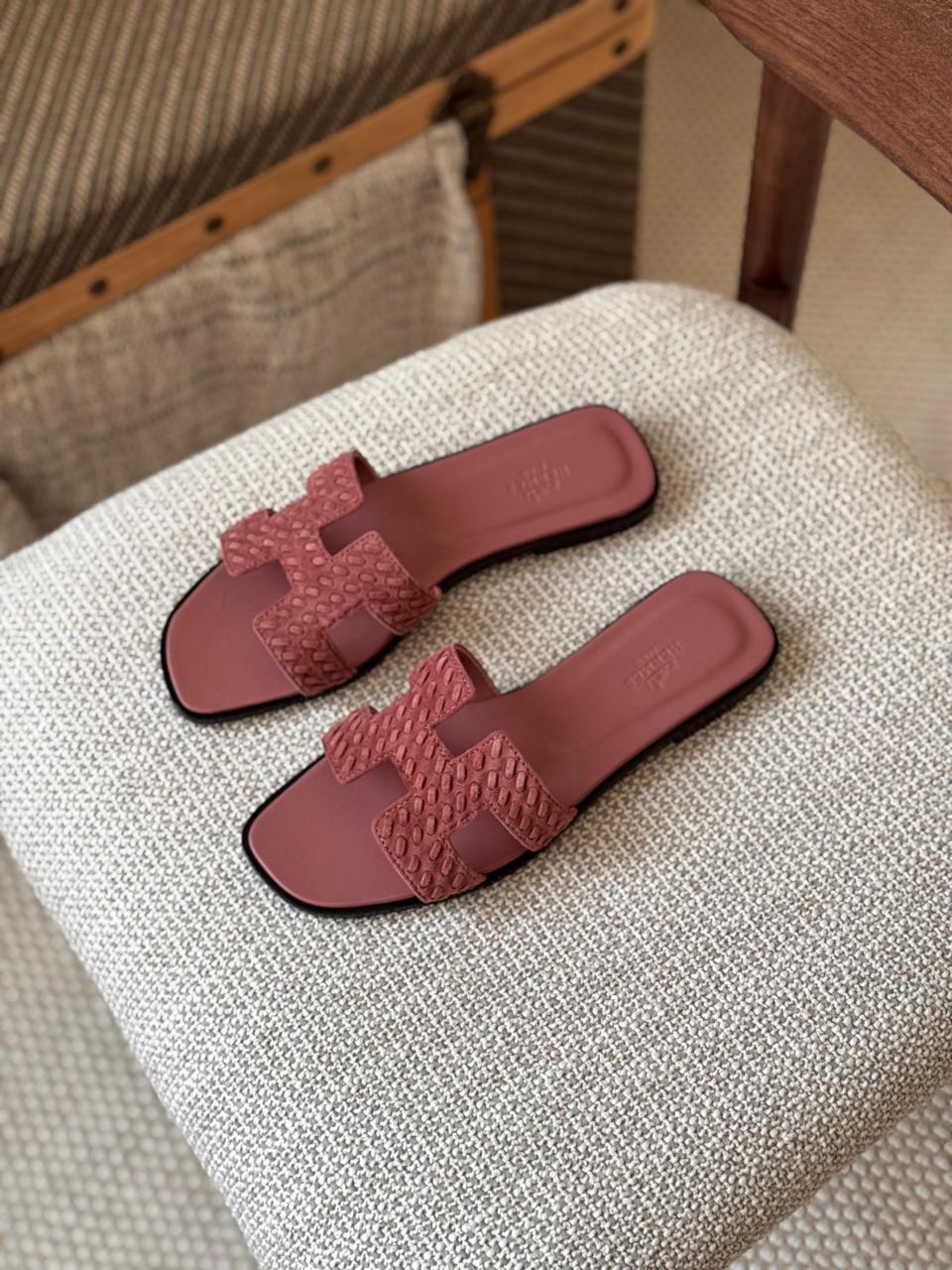 Ladies flats