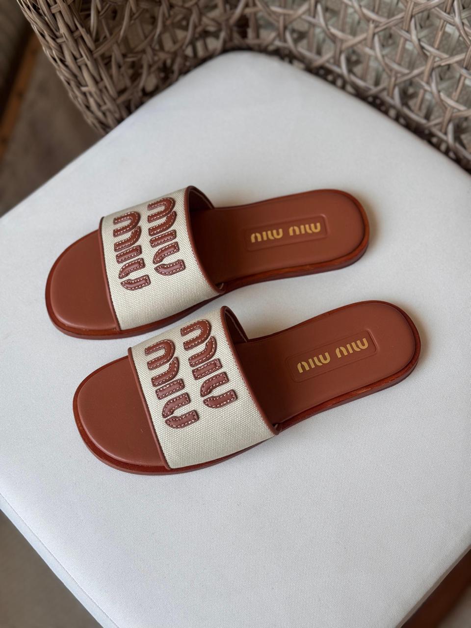 Ladies flats
