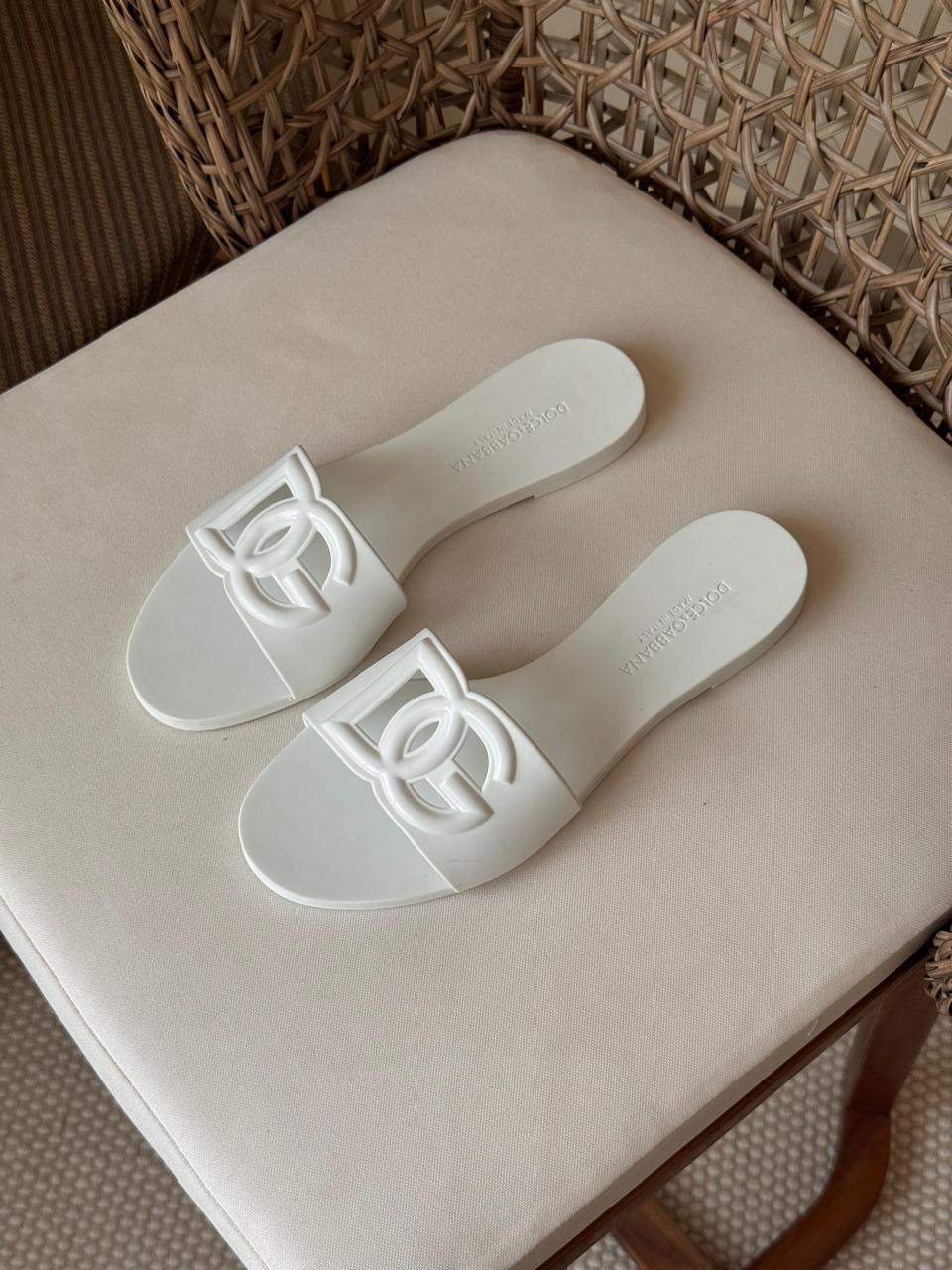 Ladies flats