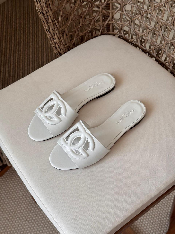 Ladies flats