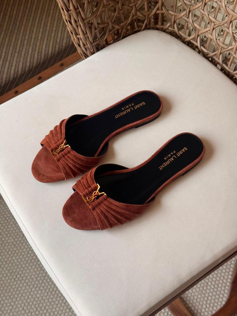 Ladies flats