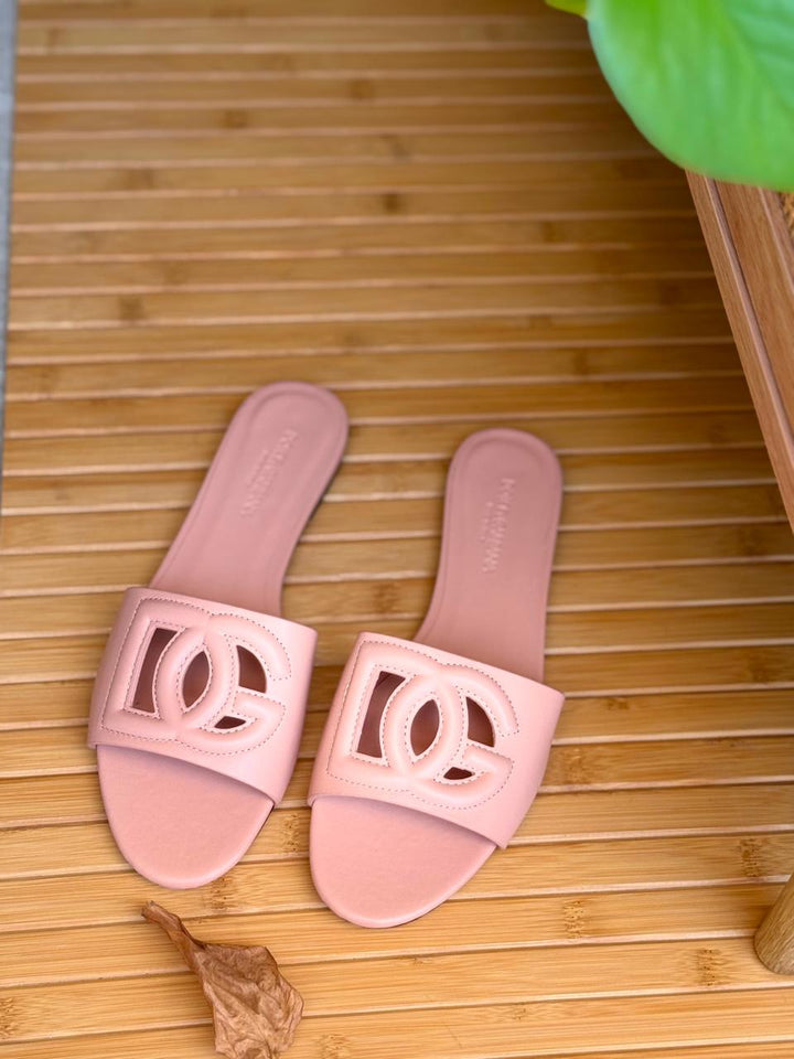 Ladies flats