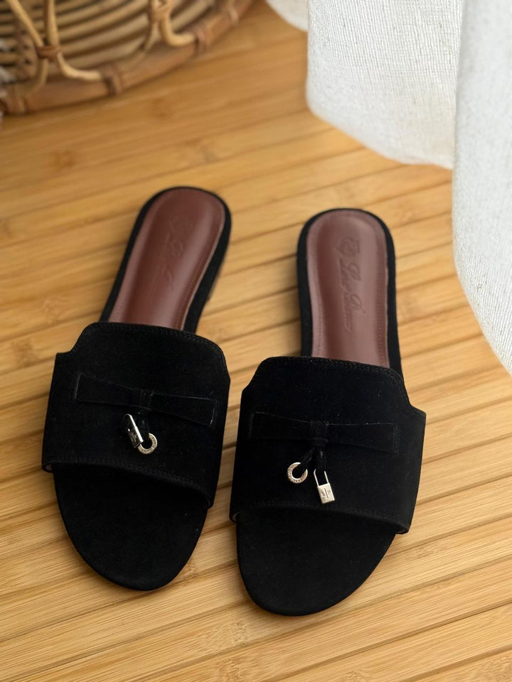 Ladies flats