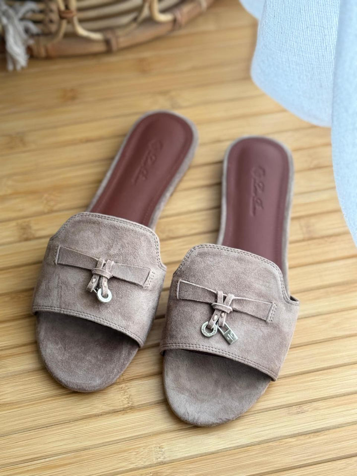 Ladies flats