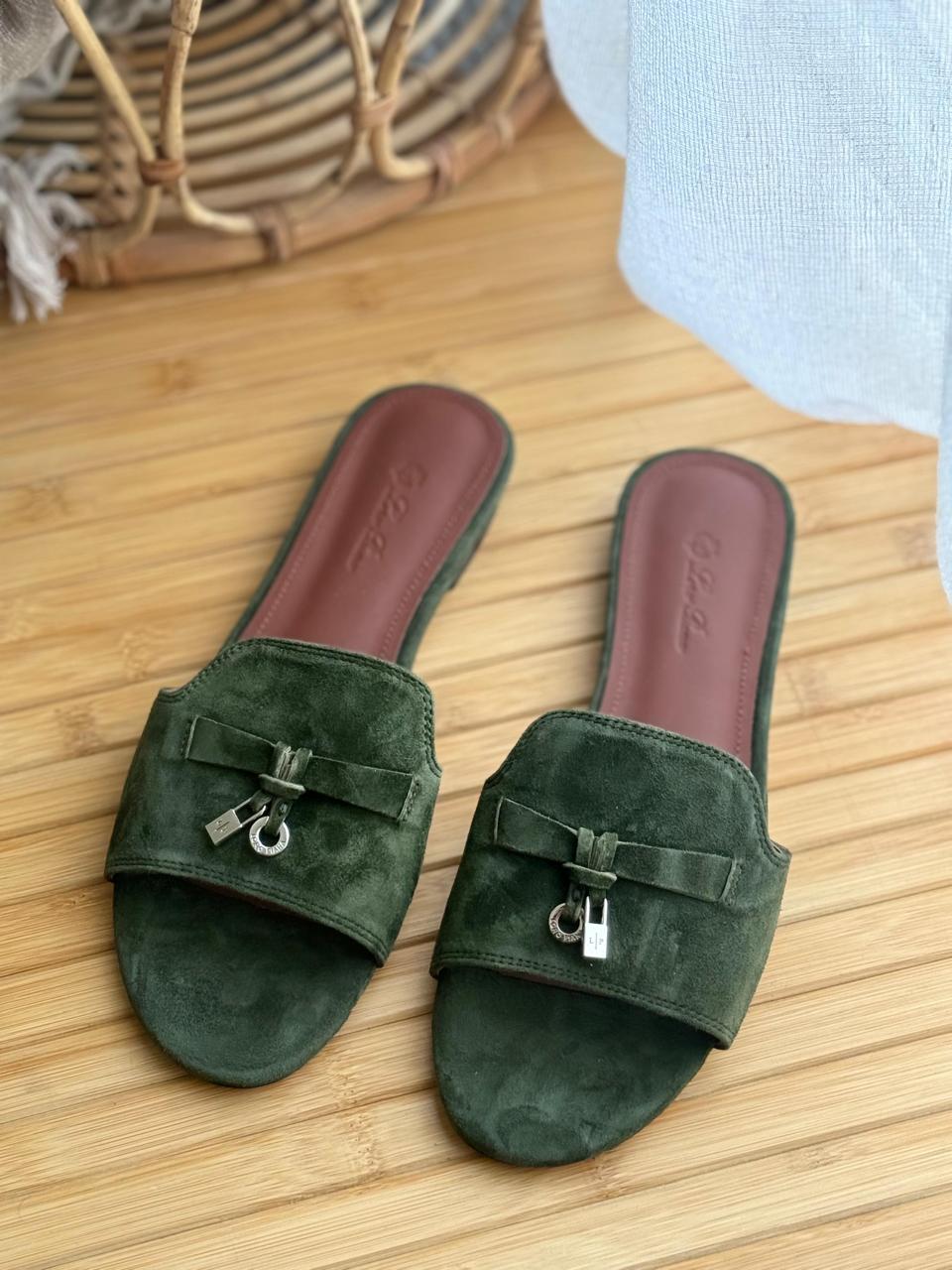 Ladies flats