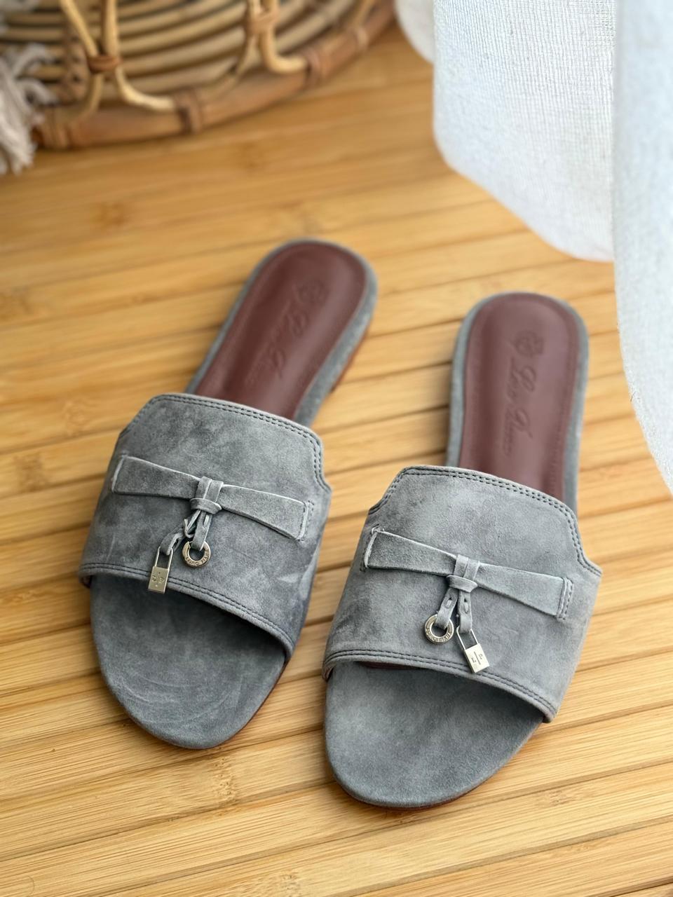 Ladies flats