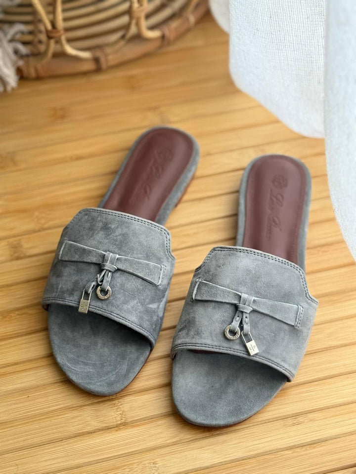 Ladies flats